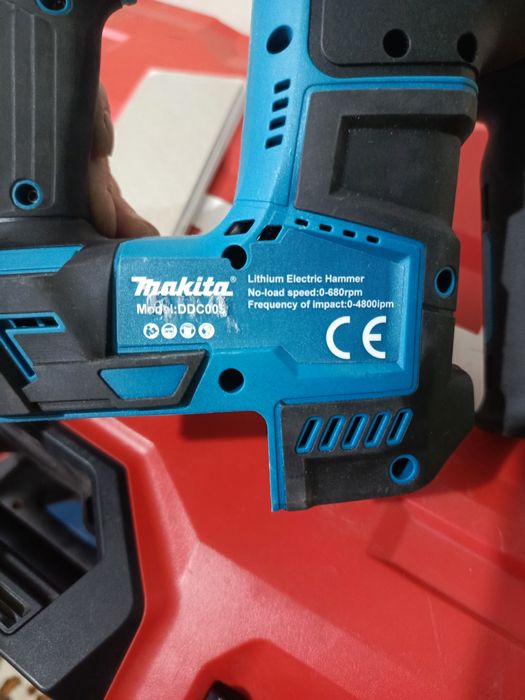 Перфоратор Макита аккумуляторный без акб и зу