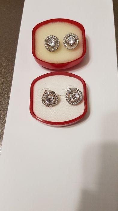 Обеци с кристали. Нови! Много ефектни.