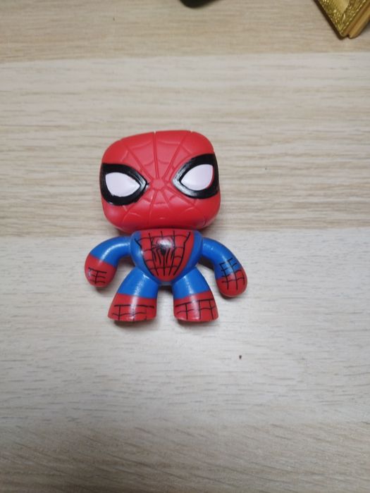 Человек паук игрушка