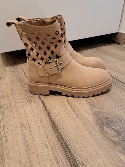Botine/cizme scurte CCC marime 38