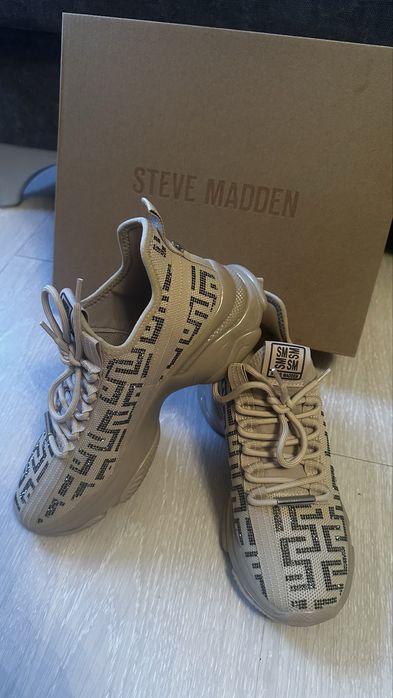 Adidasi Steve Madden noi cu cutie