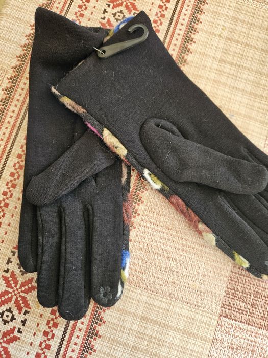 Чисто нови ръкавици