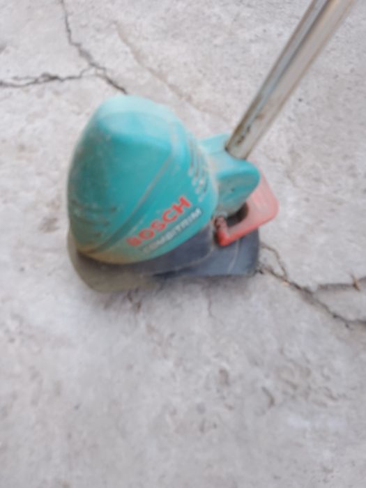 Продам триммер бош в отличном состоянии