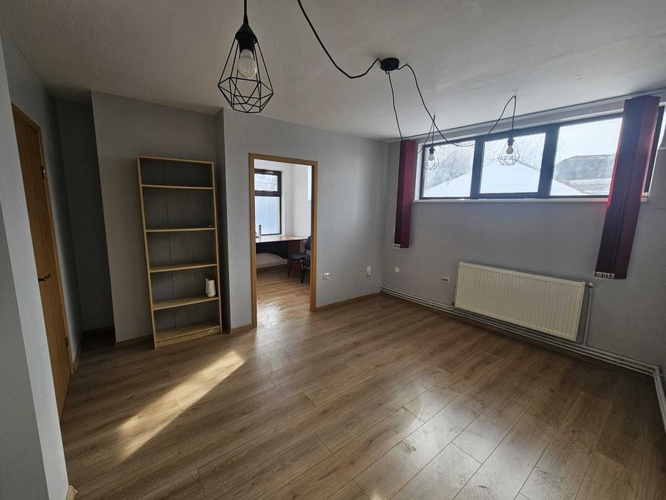 Birou 25mp de inchiriat. 2 camere. Ultracentral