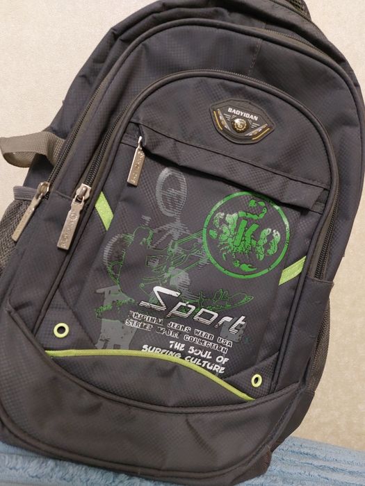 Продам рюкзак школьный