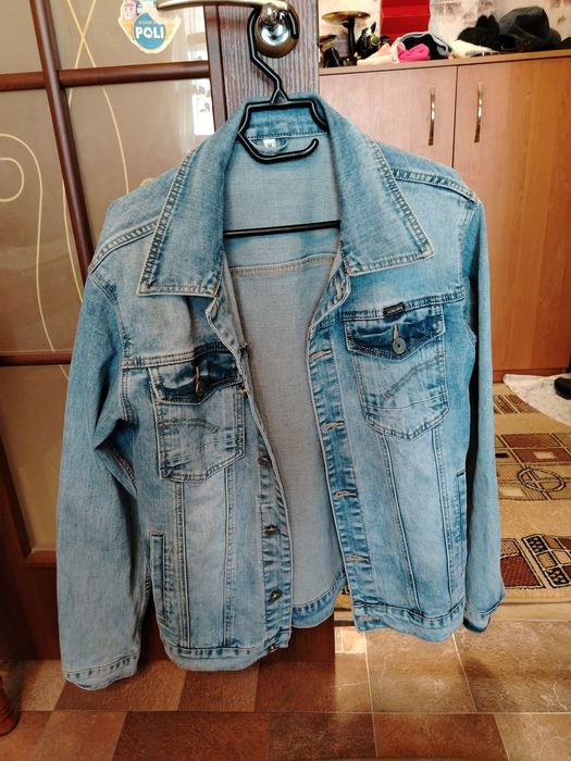 Продам джинсовую куртку, размер М