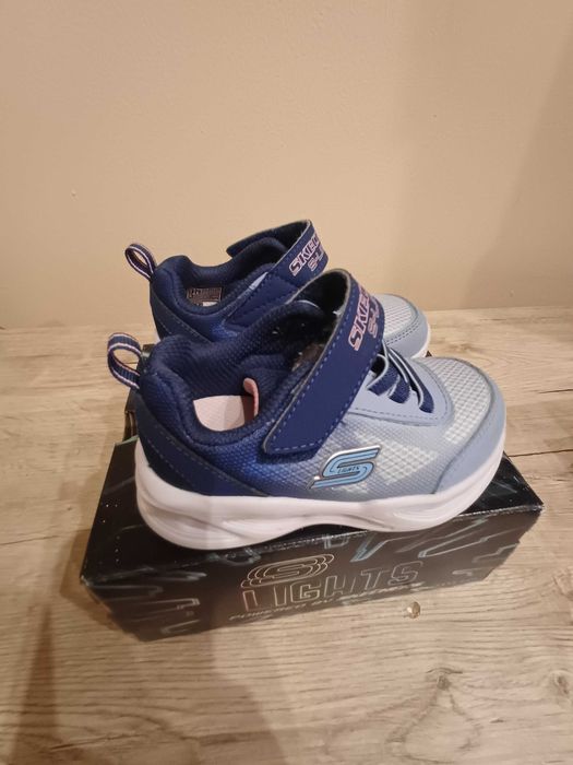 Adidași noi skechers