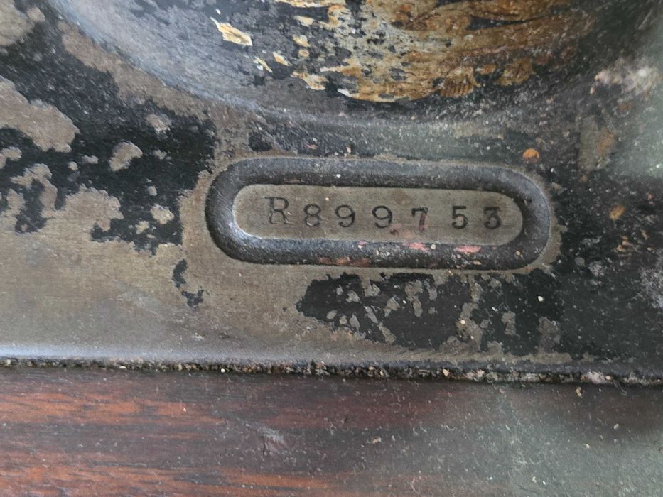 Masina de cusut SINGER