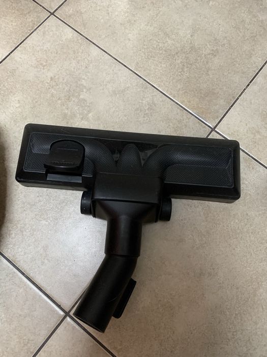 Пылесос марки Tefal Swift Power Cyclonic (красный)