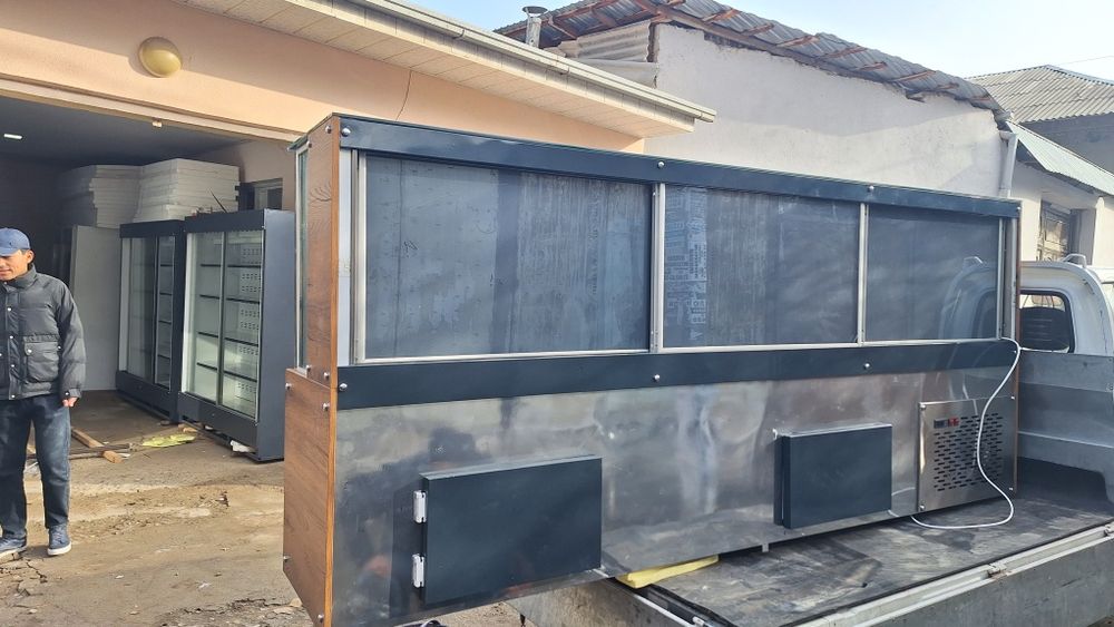 Продаются витиринный холодильники