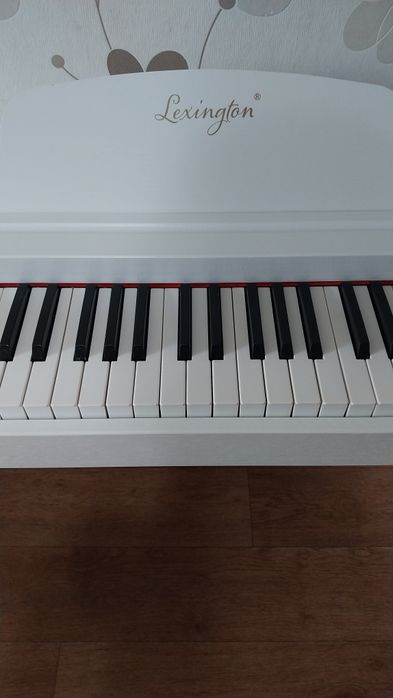 Продам пианино LEXINGTON