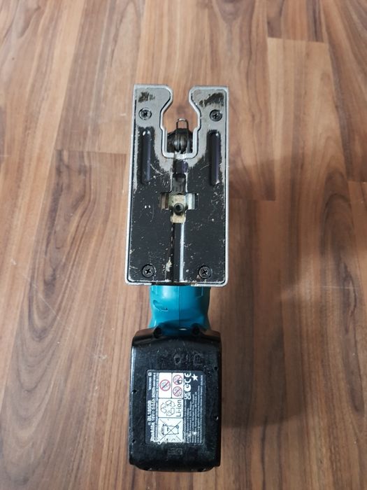 Pendular Makita DJV 181