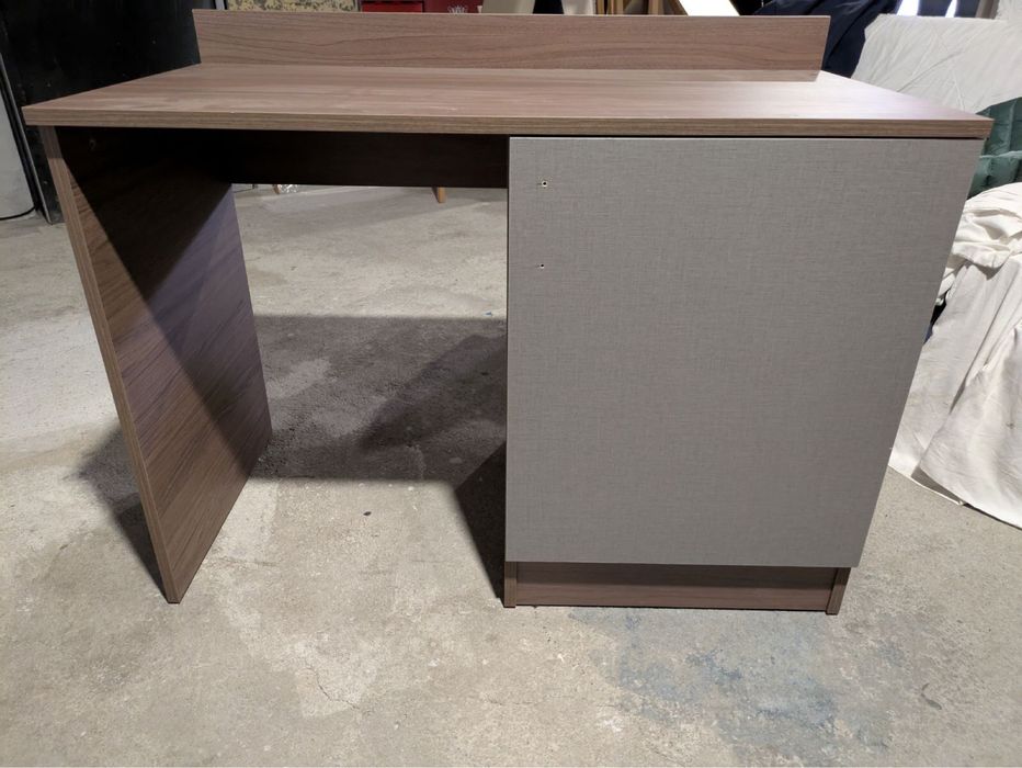 Продавам ново бюро