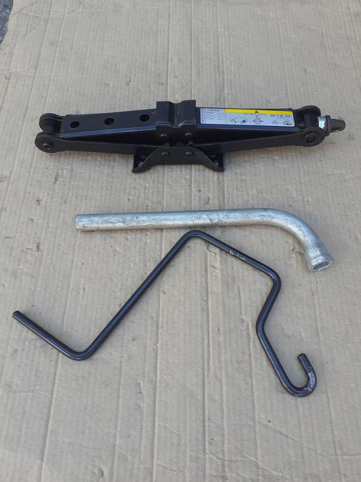 Cric,cheie de roti VW Golf, Touran  SKODA Octavia,Rapid,AUDI A3,SEAT