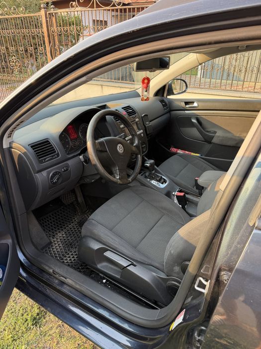 Vand VW GOLF 5 (PRETUL ESTE DE 2.200 NU 3000)