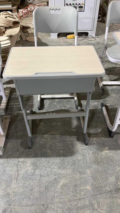 Парты из пластика