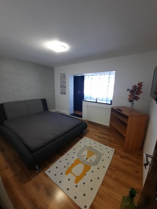 Apartament 3 camere de închiriat
