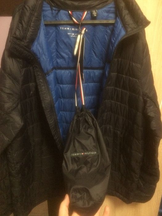 Продавам яке Tommy Hilfiger XL LT