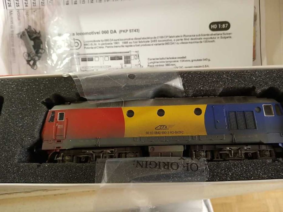 Vând  locomotivă diesel CFR Tricolor 92 53 0640 990-3 Digital + Sound