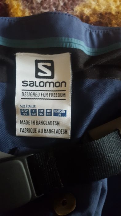 Salomon pantaloni damă impecabili.