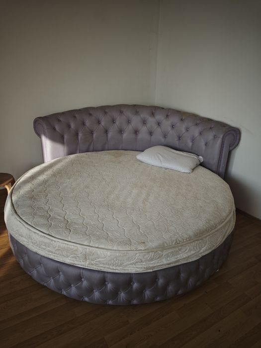 Продам круглую кровать.Б/у