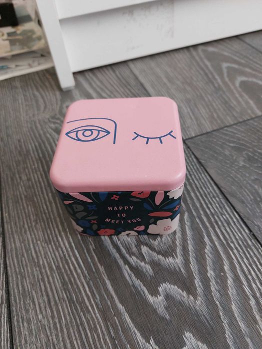 Продавам дамски часовник FOSSIL es3268