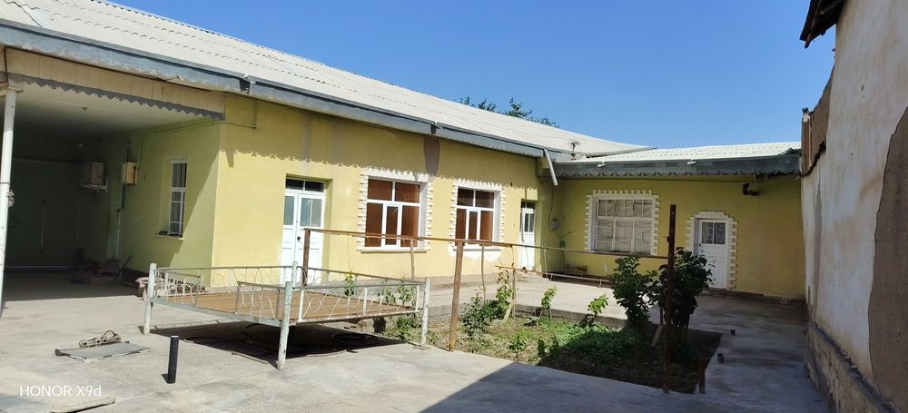 7 sotixlik xovli sotiladi vokzal hududidan.