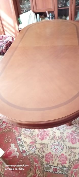 Стол в гостинную