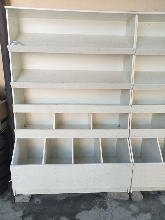 Стиляж продуктовый магазине