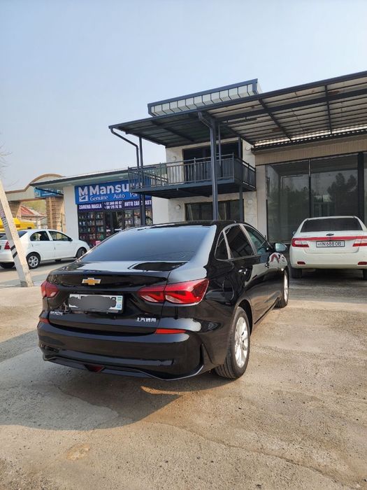 Srochna sotiladi 14100$