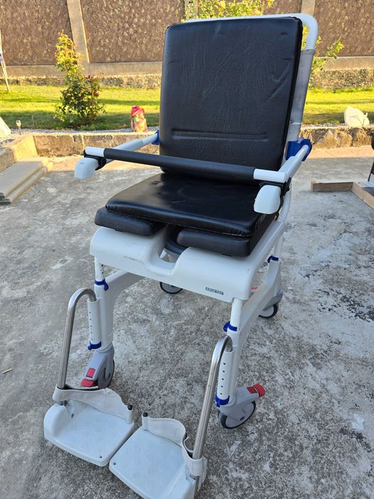 AQUATEC XL Ocean (до 180 кг) комбиниран стол за баня и тоалетна.