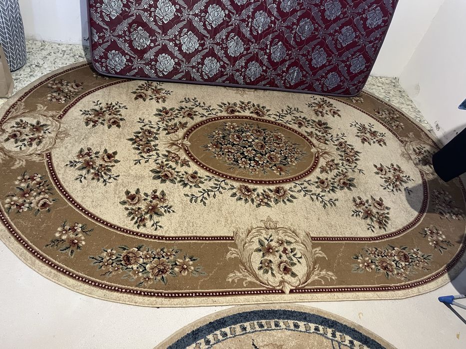 два овальных ковра и палас