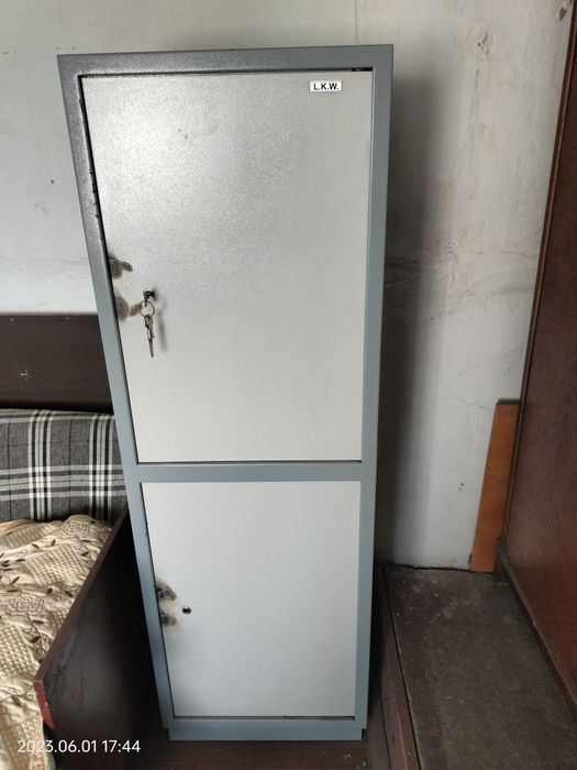 Продам железный сейф