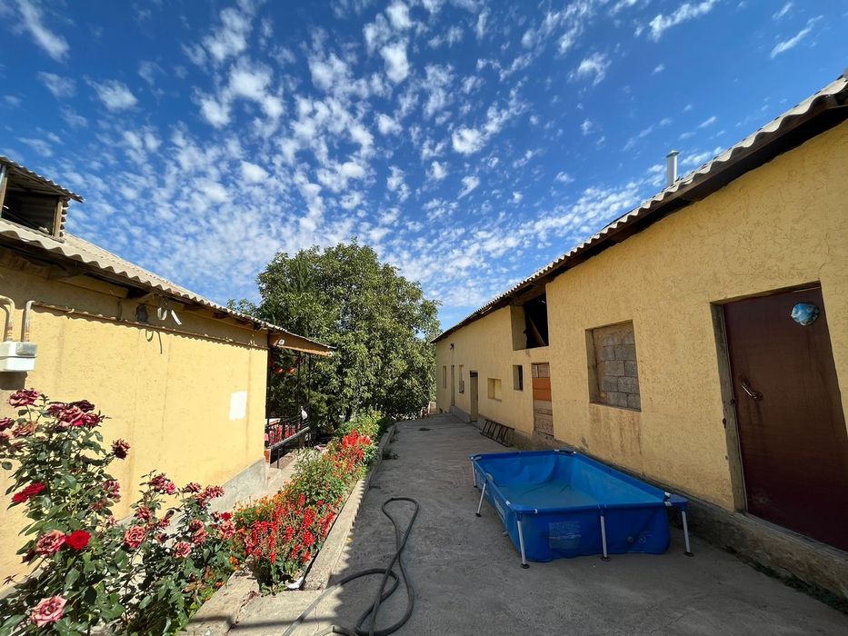 Жер үй сатылады.  Бір жарым қабат.