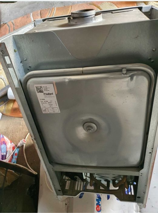 Centrala termica Vaillant turbo tec plus pe gaz. Eroare pompa defecta.