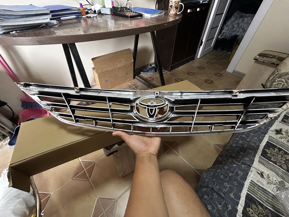 Камри 30/35 решетка со значком