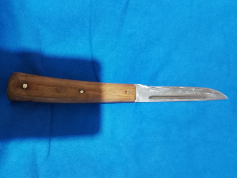 Продавам , овчарки нож