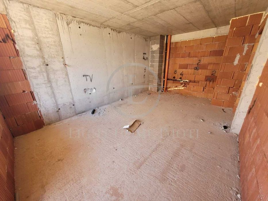 Продава се Двустаен апартамент в Пловдив, Остромила - 58 кв.м за 1430 €/кв.м - Снимка #2