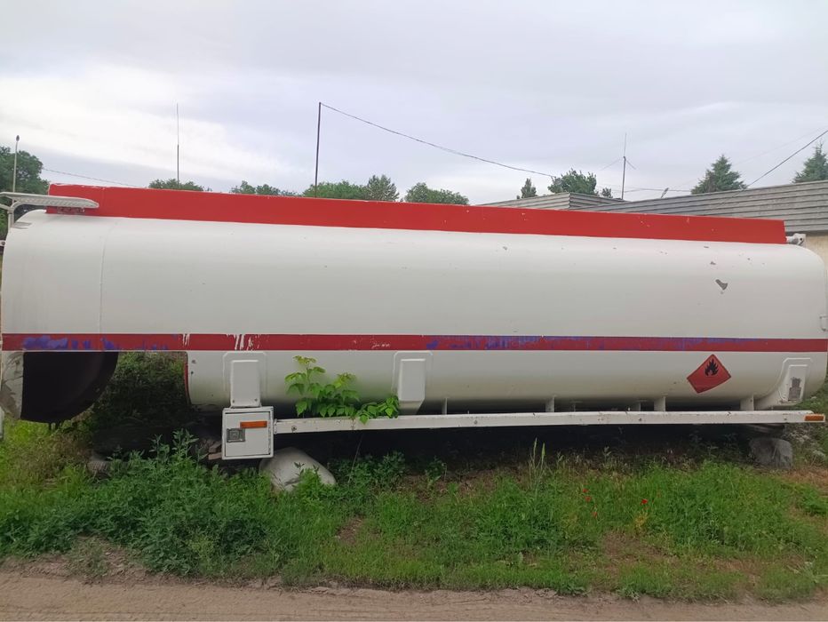 Полуприцеп-цистерна (бензовоз) для топлива