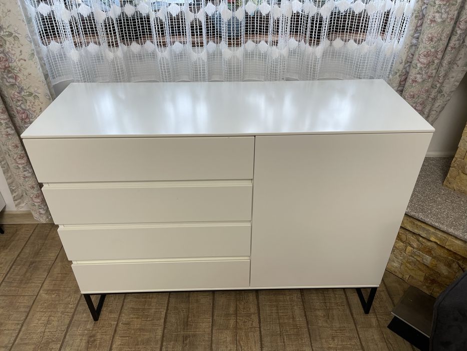 Comodă cu sertare și ușă din MDF