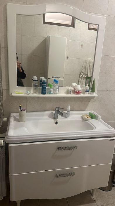 Джакузи и зеркало с мойкой