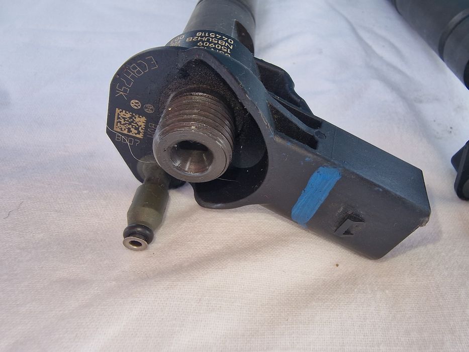 Vand injectoare de passat B8 varianta de 240cp
