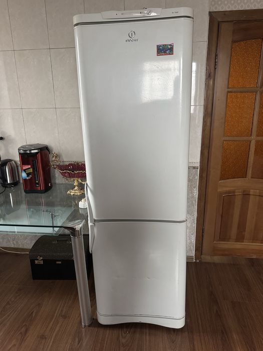 Холодильник Indesit