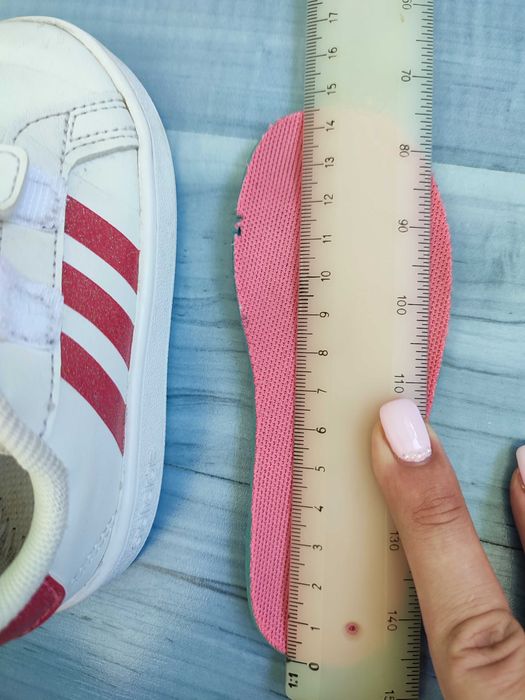 Маратонки Adidas, Nike, HM