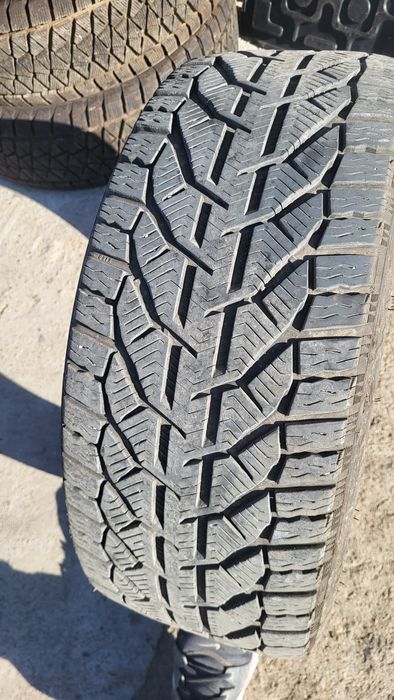 Зимни  гуми Tiger 235/45/18
