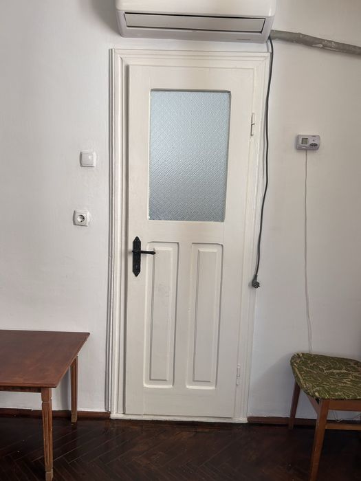 Usi de vanzare din lemn masiv