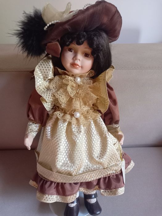 Стара колекционерска кукла