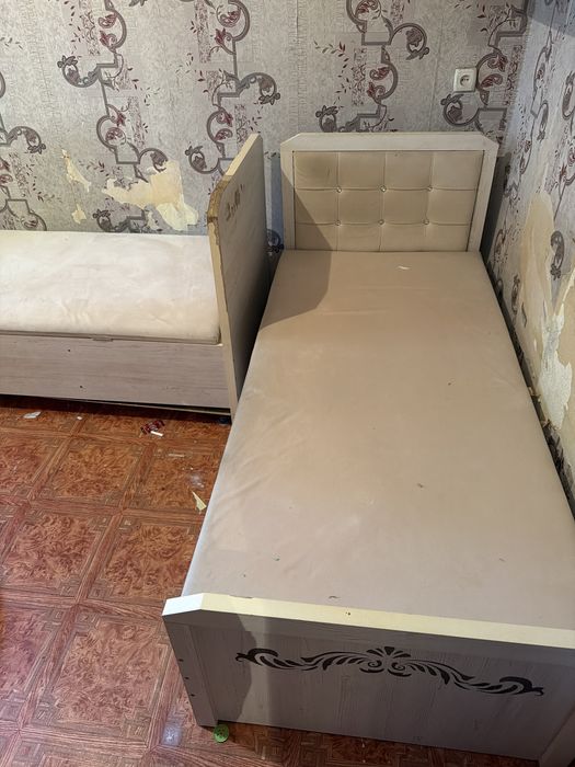 Кровать и полка