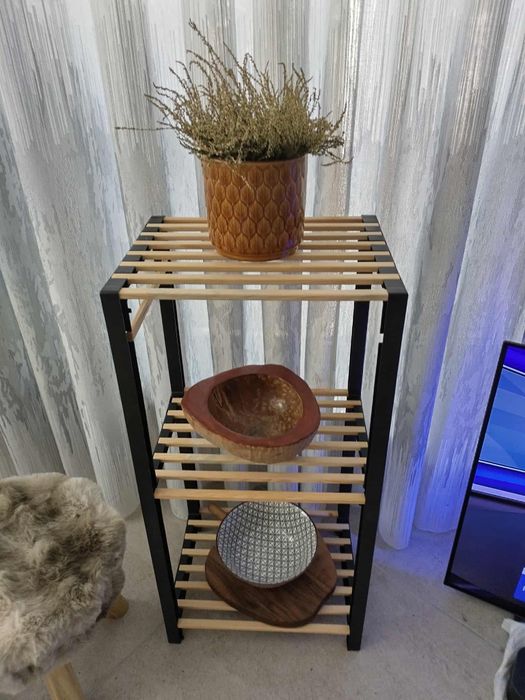 красива етажерка на 3 нива за дома или офиса.