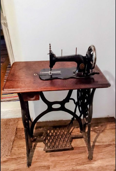 Mașina de cusut Singer anul 1882